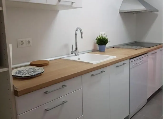 Apartment Con Aire Acondicionado En Urbanizacion Con Piscina *