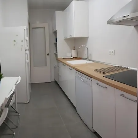 Con Aire Acondicionado En Urbanización Con Piscina