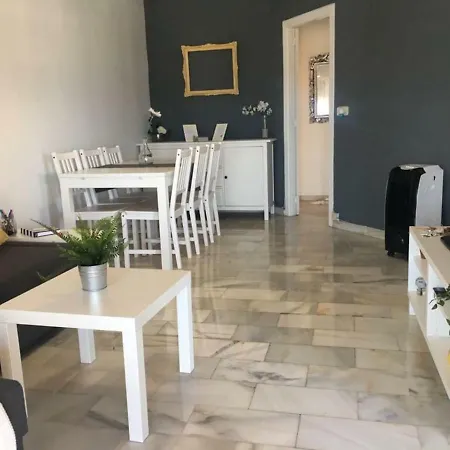 Apartamento Con Aire Acondicionado En Urbanización Con Piscina Torremolinos