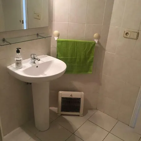 Con Aire Acondicionado En Urbanización Con Piscina *